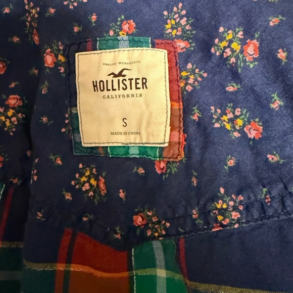 Hollister Plaid Button-Up Shirt - Picture 5 of 5